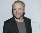 Polscy aktorzy w reklamach – kto zarabia na reklamach i jak to wpływa na ich karierę