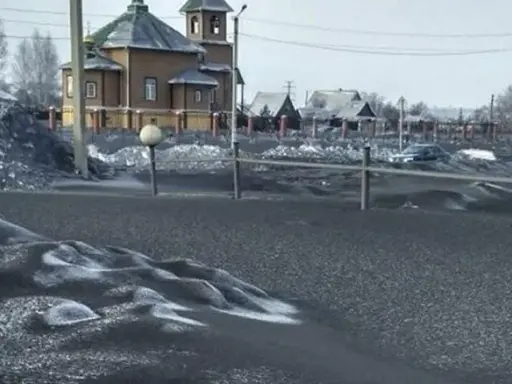 Czarny śnieg: szokujące zjawisko zagrażające środowisku
