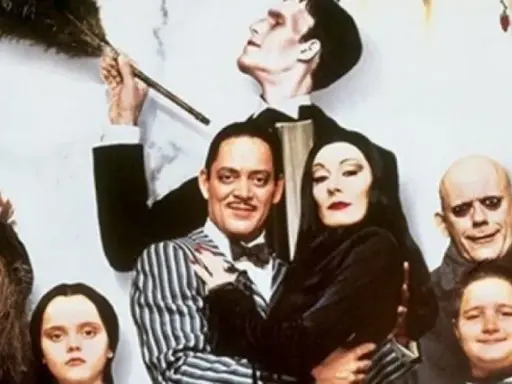 Rodzina Addamsów: Gdzie obejrzeć pełny film? Ekscentryczna komedia