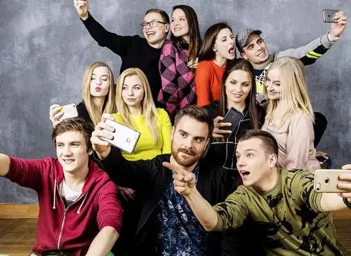 Aktorzy 19 plus: kto gra w serialu, ich role i ciekawostki z planu