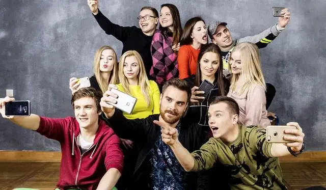Aktorzy 19 plus: kto gra w serialu, ich role i ciekawostki z planu