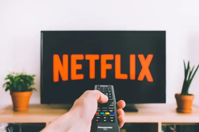 Zdjęcie Jak założyć Netflix na telewizorze – prosty sposób bez problemów